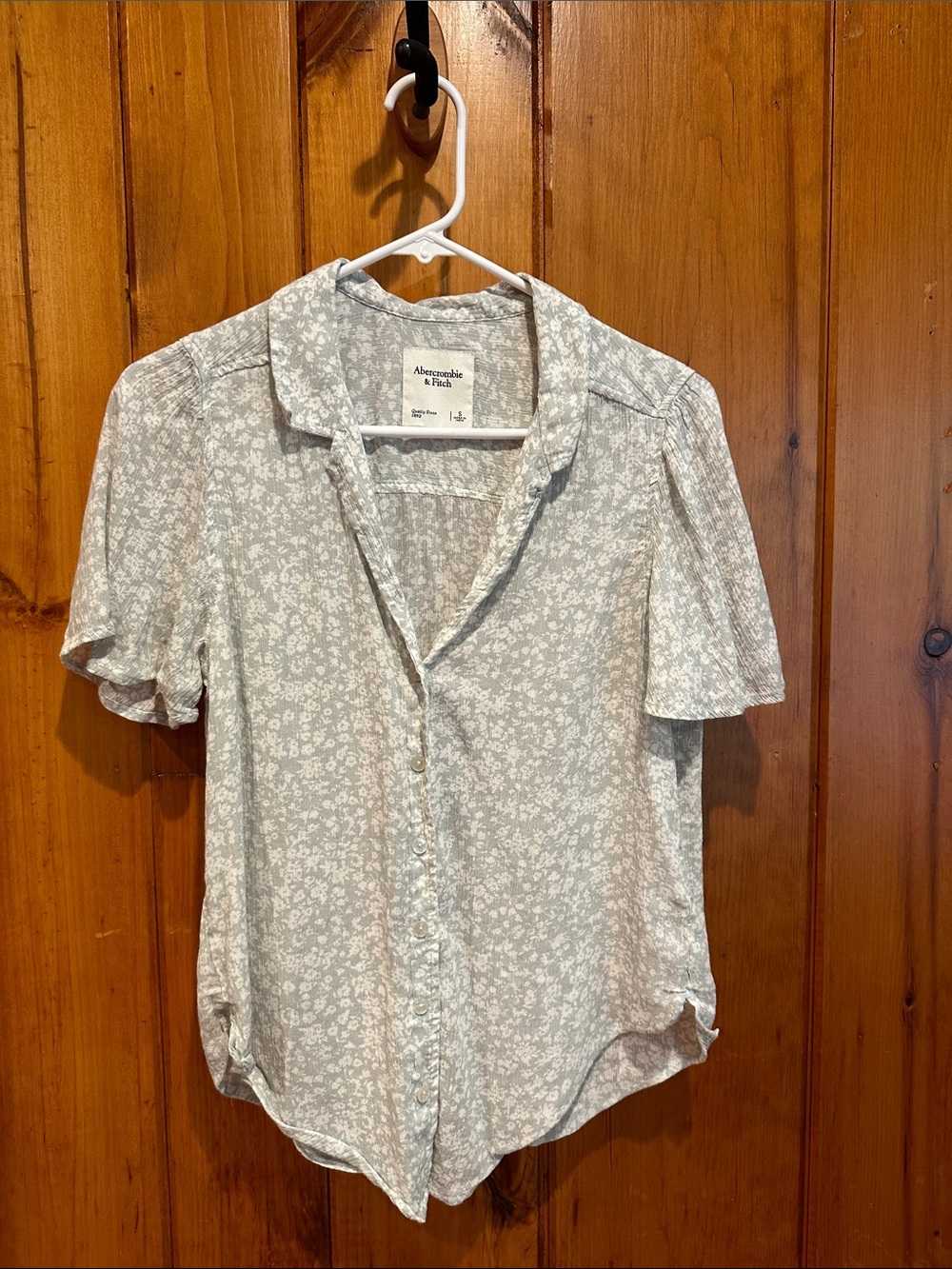 Abercrombie & Fitch Green & White Floral Women’s Small Button Down Shirt